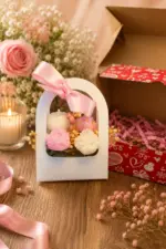Örgü Mum Çantalı Set | Özel Hediye Sunumu | Çiçek Aranjmanlı Mum - Görsel 4